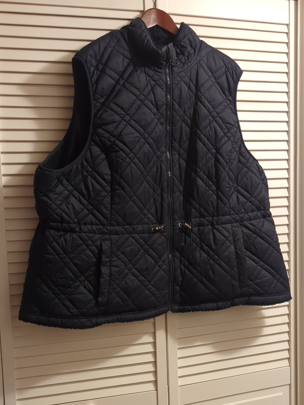Time and Tru Quilted Black Sleeveless Puffer Vest
